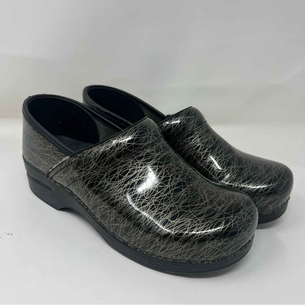 Women’s Dansko Black and Gray Patterned Mules Clogs Sz‎ 40